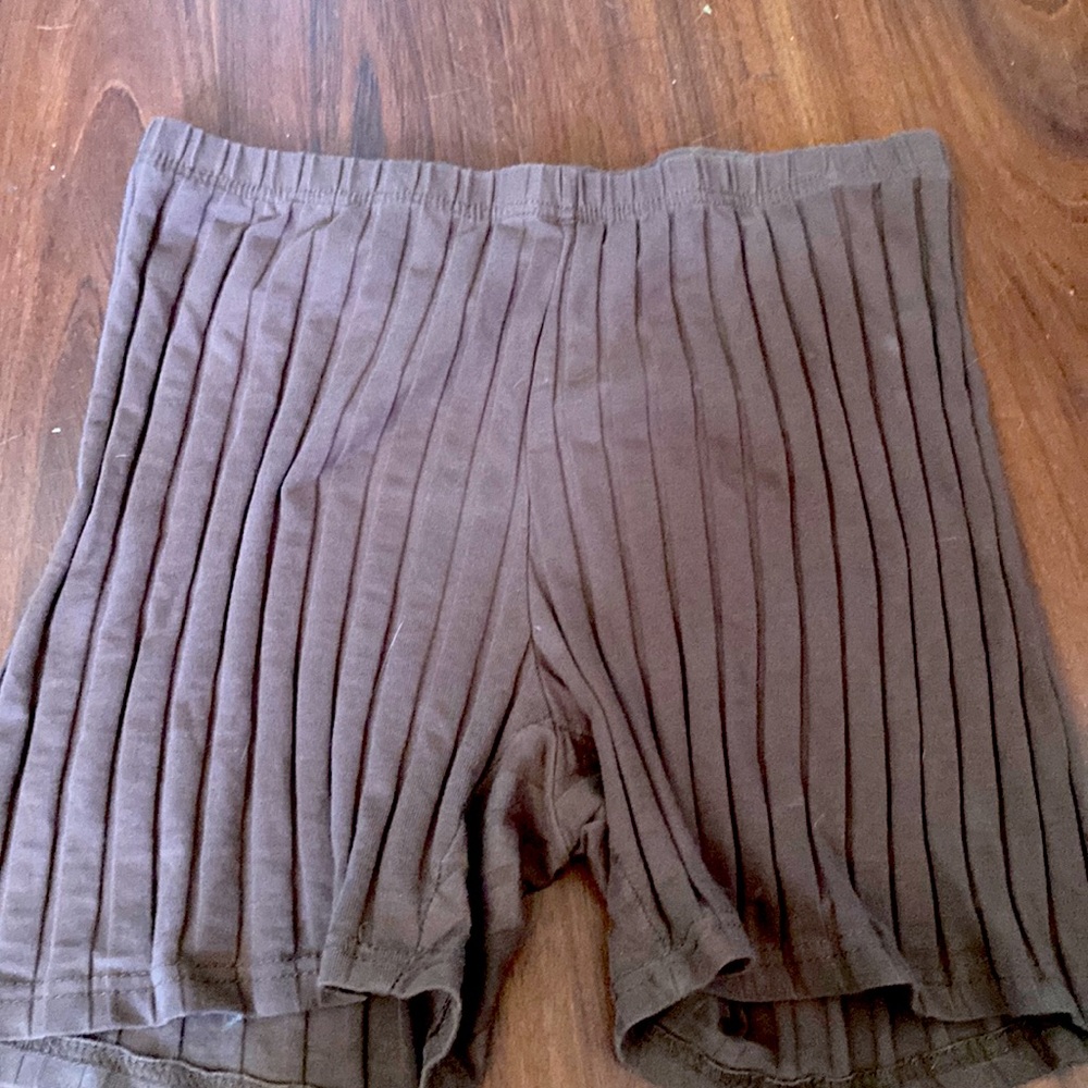 Brown shorts size L